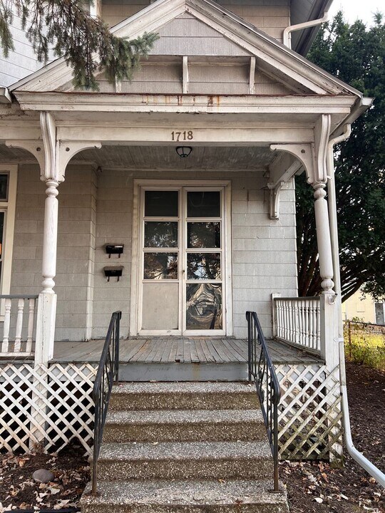 1718 Farnam St in Davenport, IA - Building Photo