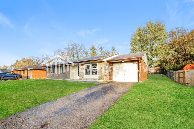 7320 Kirkview Dr in Dayton, OH - Building Photo - Building Photo