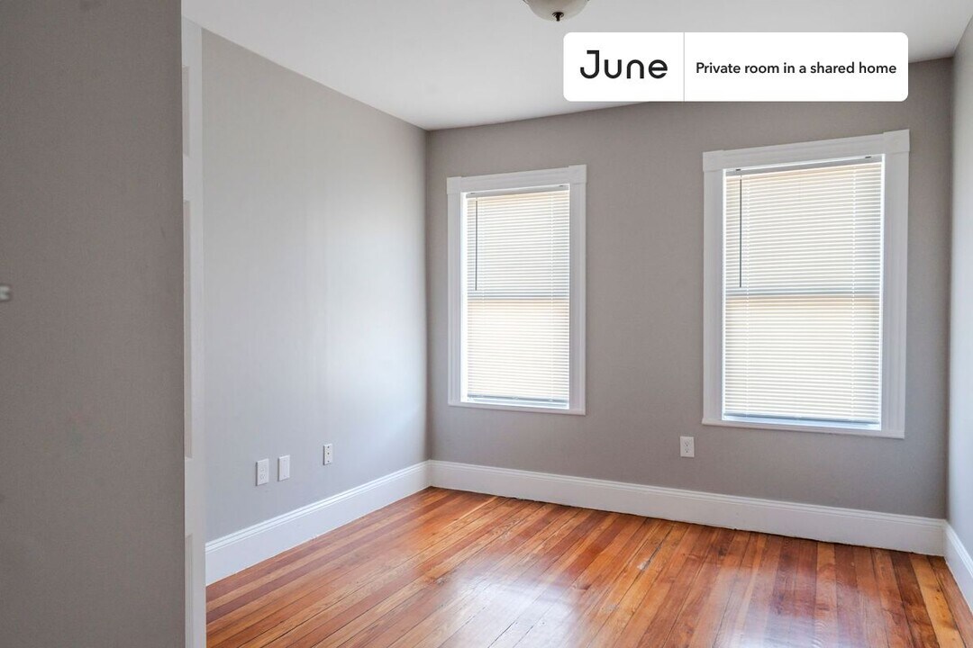 Private bedroom in 4 bed/1.5 bath Home in Boston, MA - Building Photo