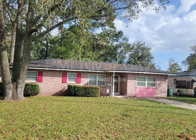 7819 Lisa Dr E in Jacksonville, FL - Building Photo - Building Photo