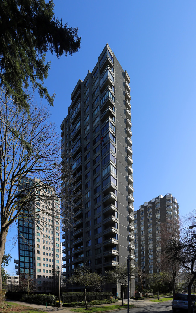 2077 Nelson St in Vancouver, BC - Building Photo - Building Photo