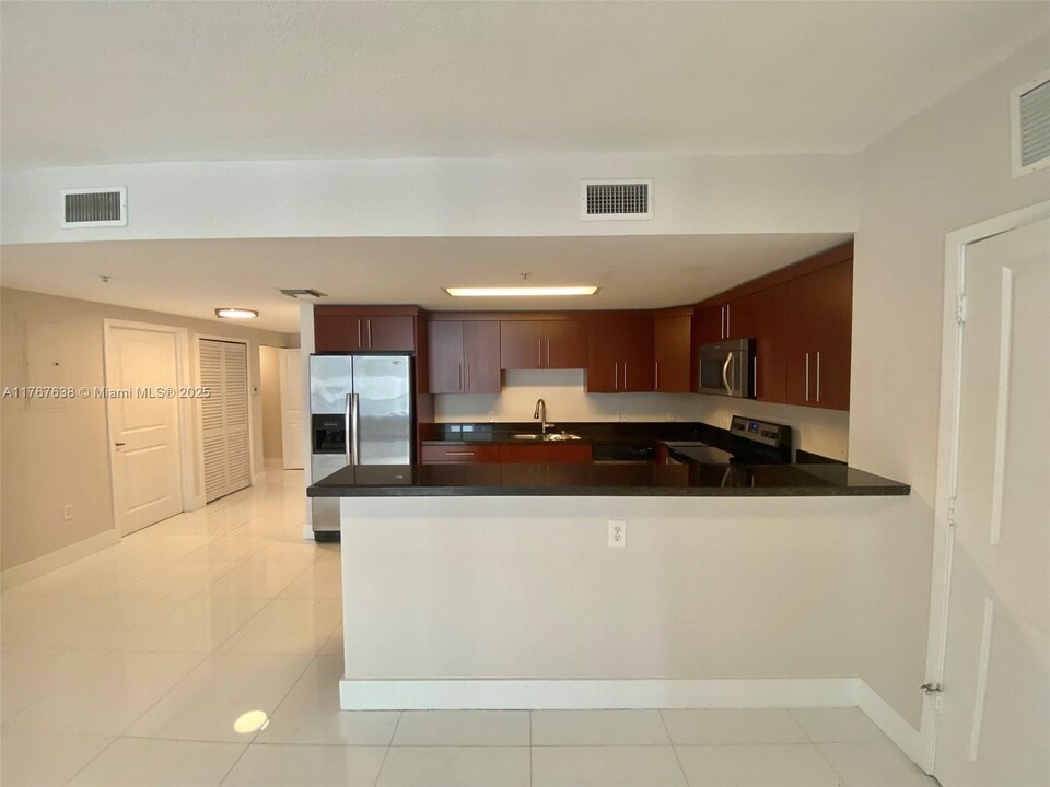 170 SE 14th St in Miami, FL - Foto de edificio