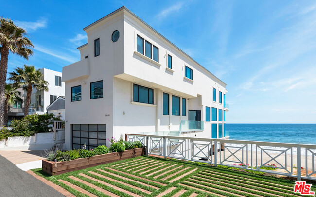 31646 E Sea Level Dr in Malibu, CA - Building Photo - Building Photo