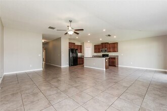 36124 Stable Wilk Ave in Zephyrhills, FL - Building Photo - Building Photo
