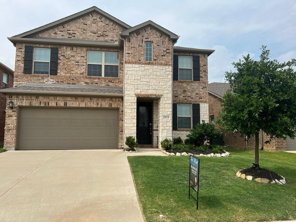 2019 Tawakoni Dr in Irving, TX - Foto de edificio