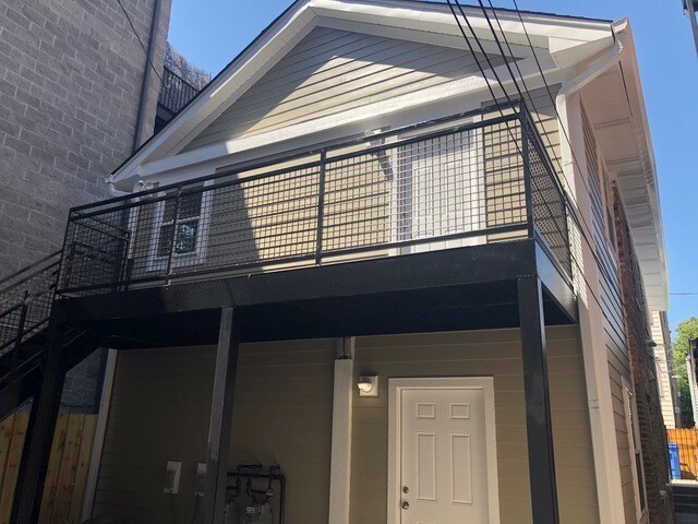 2432 W Cortez St in Chicago, IL - Building Photo