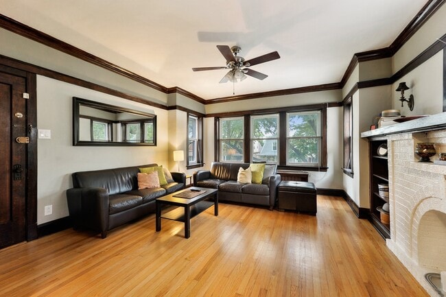 3725 N Bernard St in Chicago, IL - Building Photo - Building Photo