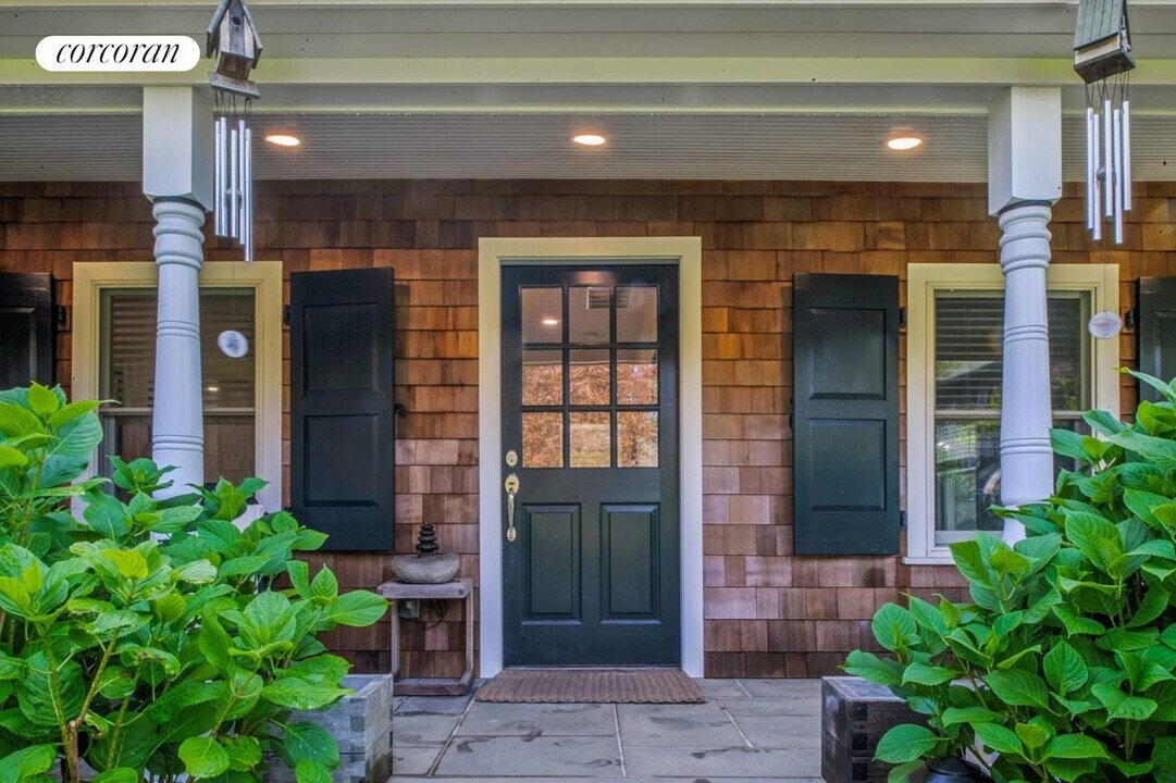 131 Elm St in Southampton, NY - Building Photo