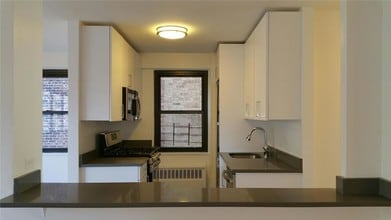 145 E 16th St-Unit -10e in New York, NY - Building Photo - Building Photo