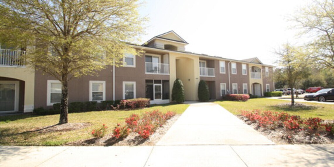 6985 Ortega Woods Dr, Unit 11 in Jacksonville, FL - Building Photo