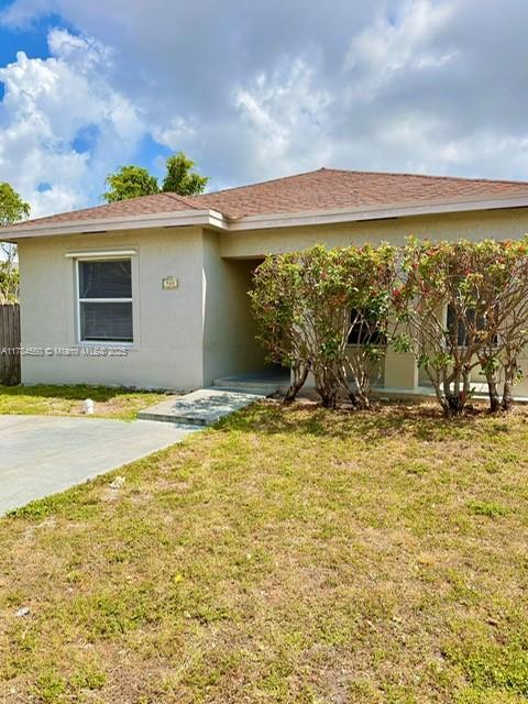 905 Foster Rd in Hallandale Beach, FL - Building Photo