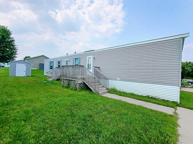 property at 2211 Mockingbird Pl NW