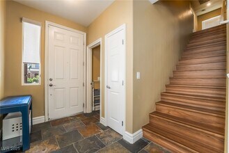 9756 Waukegan Ave in Las Vegas, NV - Building Photo - Building Photo
