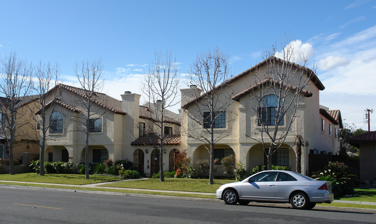 10761 Chestnut St in Los Alamitos, CA - Building Photo