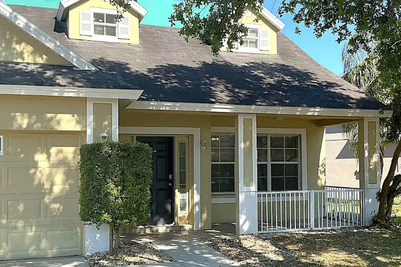 10849 Newbridge Dr in Riverview, FL - Building Photo