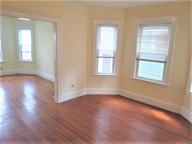 36 Standish St, Unit 2 in Cambridge, MA - Building Photo - Building Photo