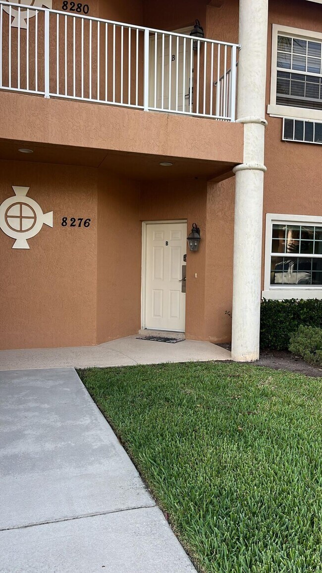 8276 Mulligan Cir in Port St. Lucie, FL - Building Photo - Building Photo