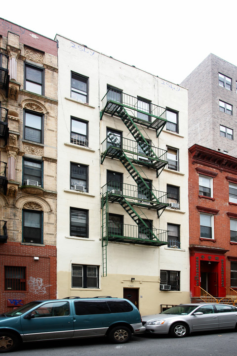 160 Henry St in New York, NY - Building Photo