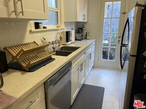 1445 N Alta Vista Blvd in Los Angeles, CA - Building Photo - Building Photo