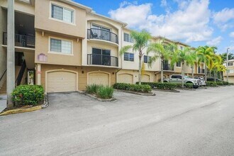 1700 Crestwood Ct S, Unit 1702 in Royal Palm Beach, FL - Building Photo - Building Photo