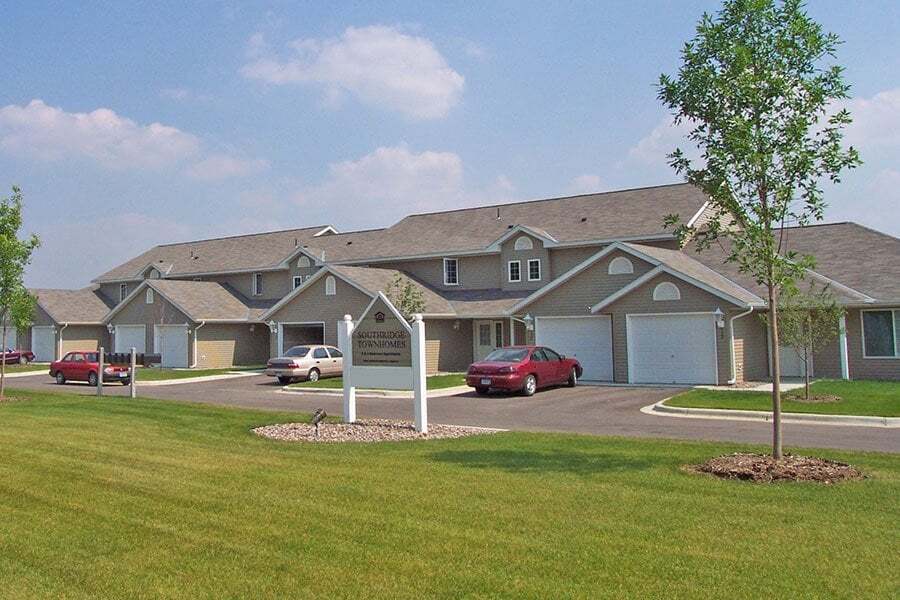 SOUTHRIDGE TOWNHOMES in Kasson, MN - Building Photo