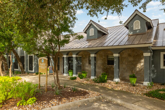 Park Hill Apartments in San Marcos, TX - Building Photo - Building Photo