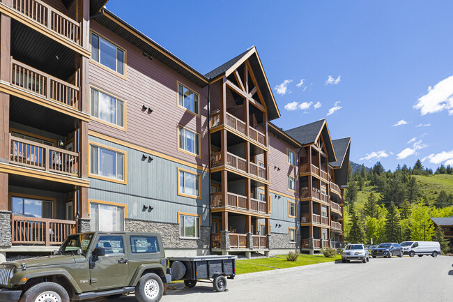 300 Palliser Ln in Canmore, AB - Building Photo - Building Photo