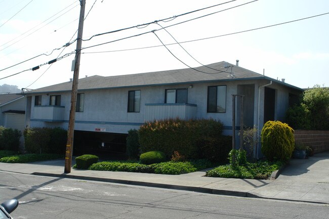 6040 Wenk Ave in Richmond, CA - Foto de edificio - Building Photo