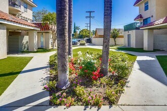 4060 S Hoover St-Unit -4060 #303 in Los Angeles, CA - Building Photo - Building Photo