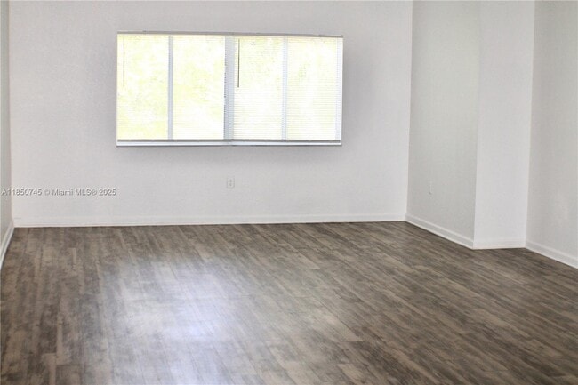 2901 Riverside Dr in Coral Springs, FL - Building Photo - Building Photo