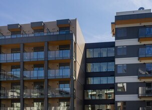 City Suites Oxford in North Vancouver, BC - Building Photo - Building Photo