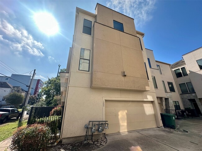 1205 Birdsall St in Houston, TX - Building Photo - Building Photo
