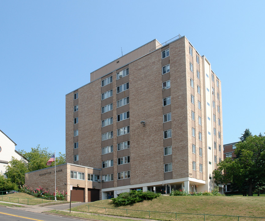 Grandview Manor in Duluth, MN - Foto de edificio