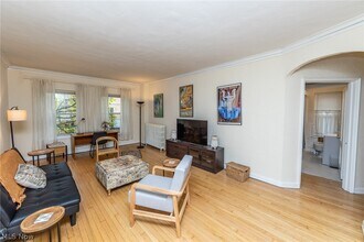 2330 Euclid Heights Blvd in Cleveland, OH - Building Photo - Building Photo