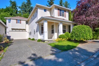 2033 240th Ave SE in Sammamish, WA - Foto de edificio - Building Photo