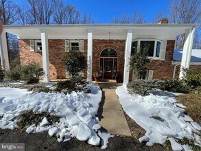 5300 Summit Dr in Fairfax, VA - Building Photo - Building Photo