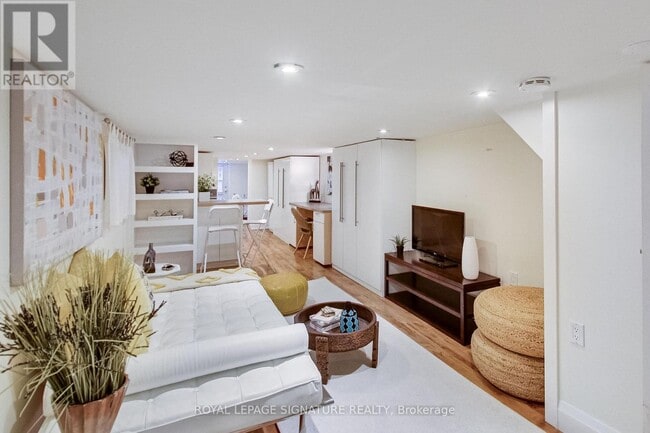 6 King Edward Ave in Toronto, ON - Building Photo - Building Photo