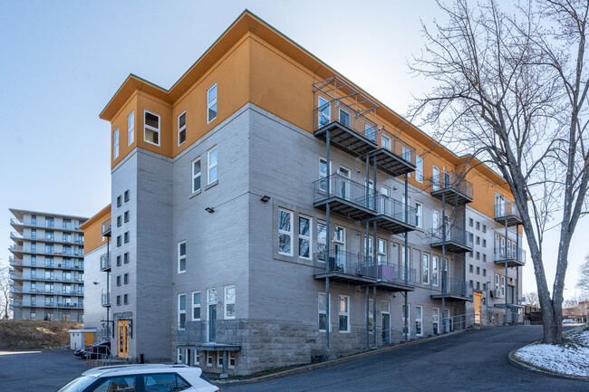 1310 Garnier St in Québec, QC - Building Photo - Building Photo