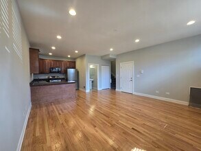 3831 N Kedzie Ave in Chicago, IL - Building Photo - Building Photo