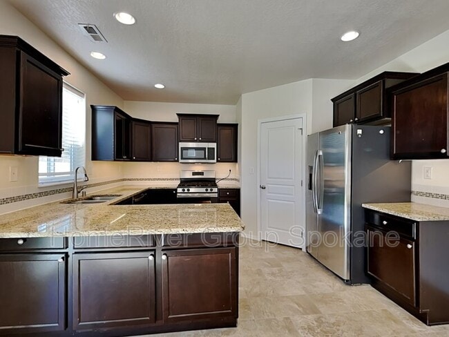 property at 1315 N Rogue River St