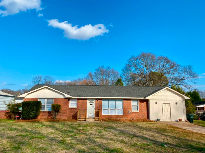 2 Fairhaven Dr in Taylors, SC - Foto de edificio