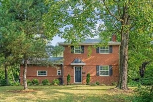 2938 Sherwood Rd in Columbus, OH - Building Photo