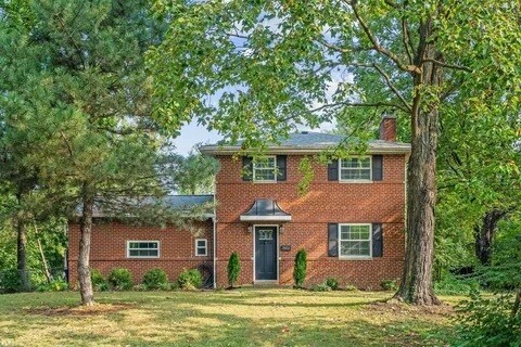 2938 Sherwood Rd in Columbus, OH - Building Photo