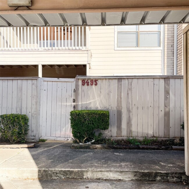 property at 9495 Pagewood Ln