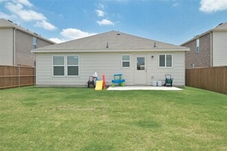 1205 Waggoner Dr, Unit 2-2319 in Krugerville, TX - Foto de edificio - Building Photo