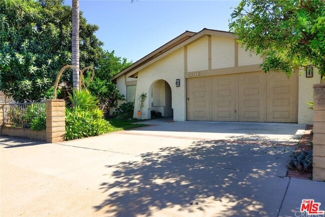 20036 Strathern St in Los Angeles, CA - Building Photo - Building Photo