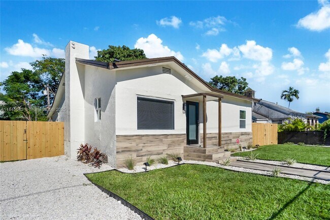 1747 NW 45th St in Miami, FL - Building Photo - Building Photo