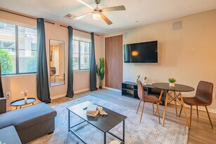 777 E Stella Ln in Phoenix, AZ - Building Photo