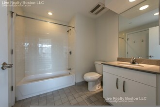 601 Albany St, Unit #205 in Boston, MA - Building Photo - Building Photo