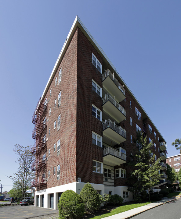 West Bank Apartments in Nutley, NJ - Building Photo